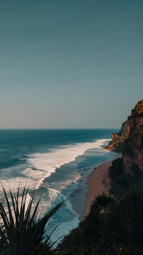 The Rhythm of the Tides: How the Ocean Teaches Us to Ebb and Flow pexels cokfotokandulu 7872581